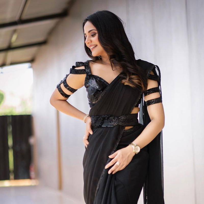 Aish dutta latest in black