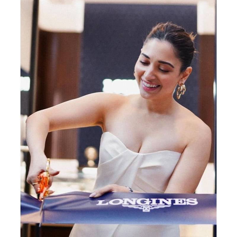 Tamana latest in white