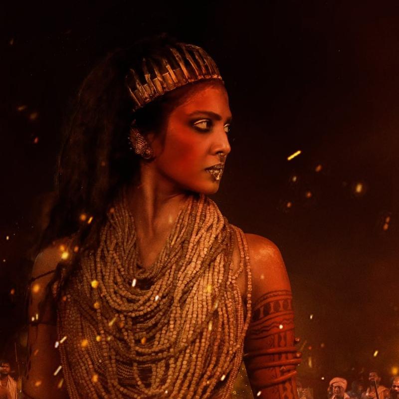 Vikram malavika thangalaan look