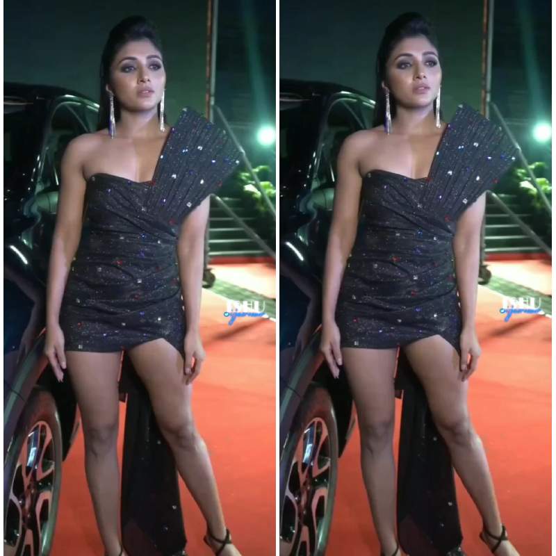 Mirna latest in black