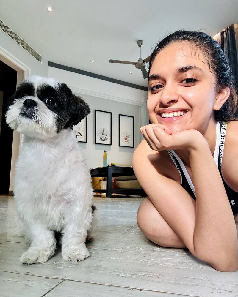 Kerthysuresh actress dog selfie