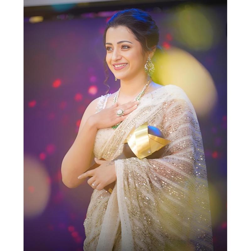 Trisha latest clicks viral