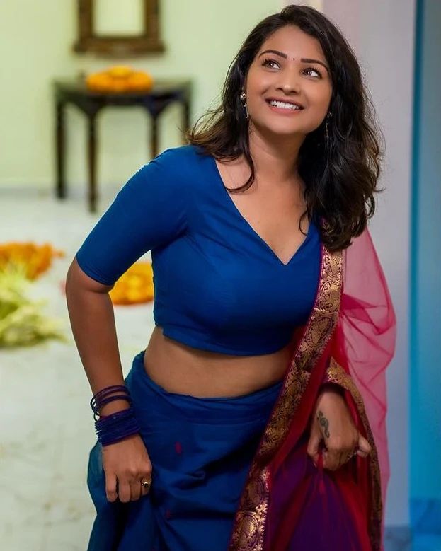 Sharanyaturadi hot dress clicks viral