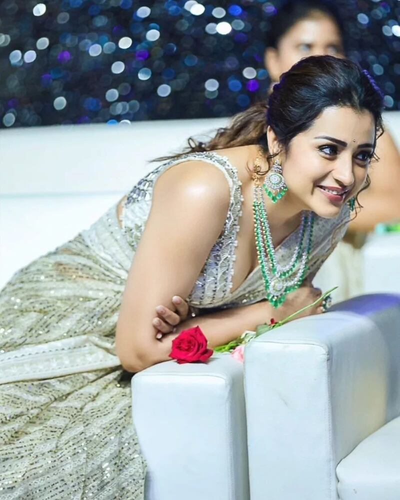 Trisha saree hot clicks new photos