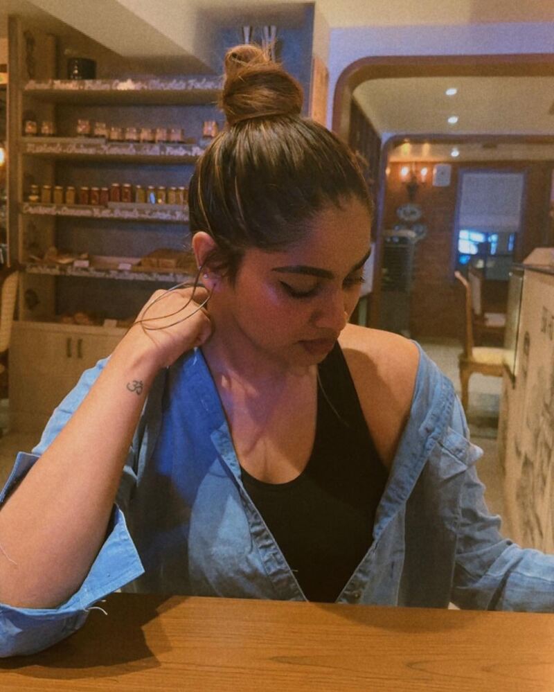 Shivani narayanan new hotclicks