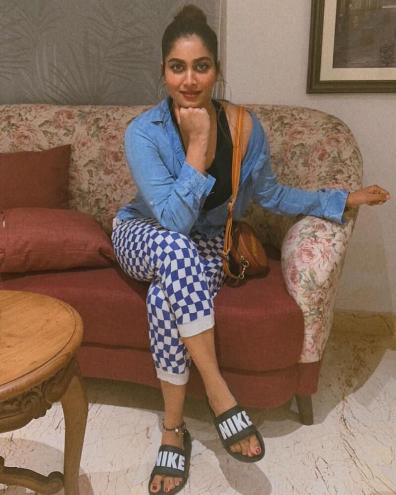 Shivani narayanan new hotclicks