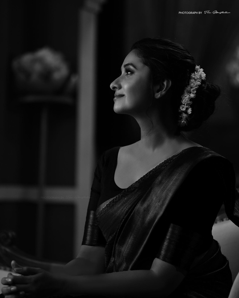 Priyabhavanishankar saree clicks viral