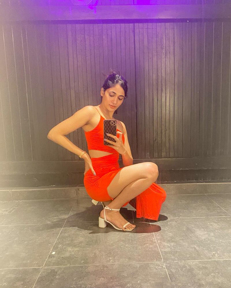 Losliya newyear clicks viral