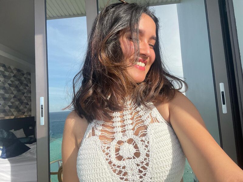 Anikha surendran in beach clicks viral