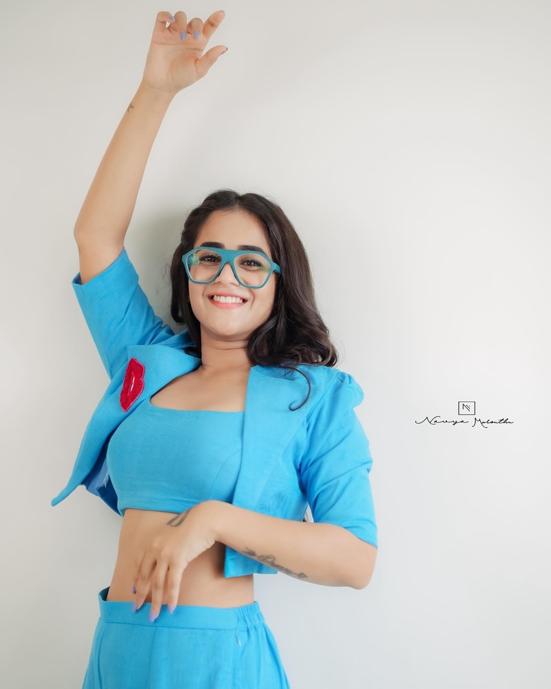 Deepthi sunaina telungu actress new photos