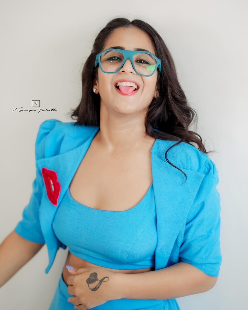 Deepthi sunaina telungu actress new photos