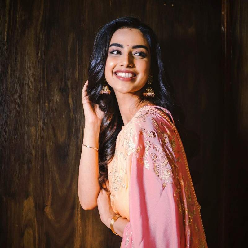 Meenakshi latest click viral