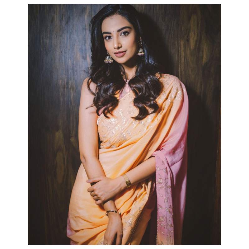 Meenakshi latest click viral