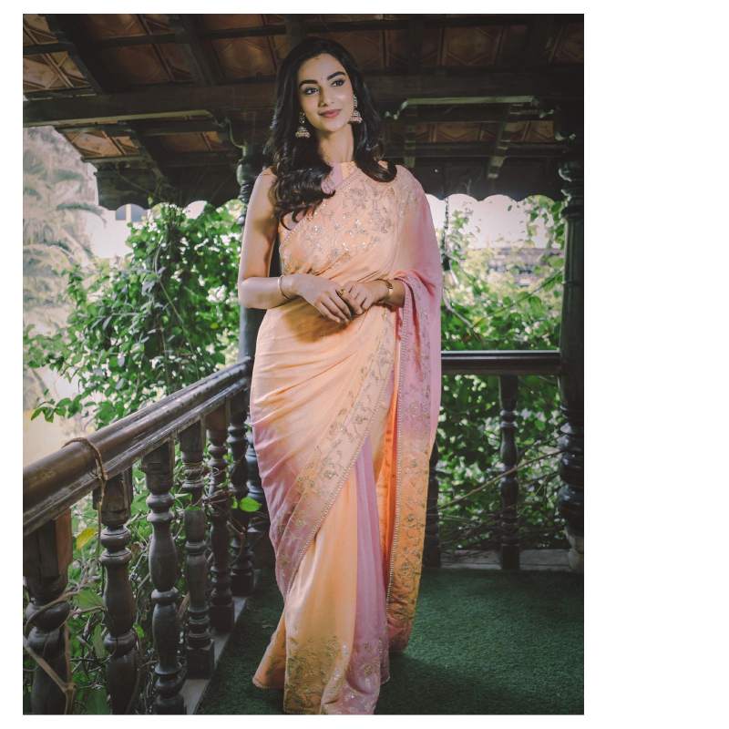 Meenakshi latest click viral