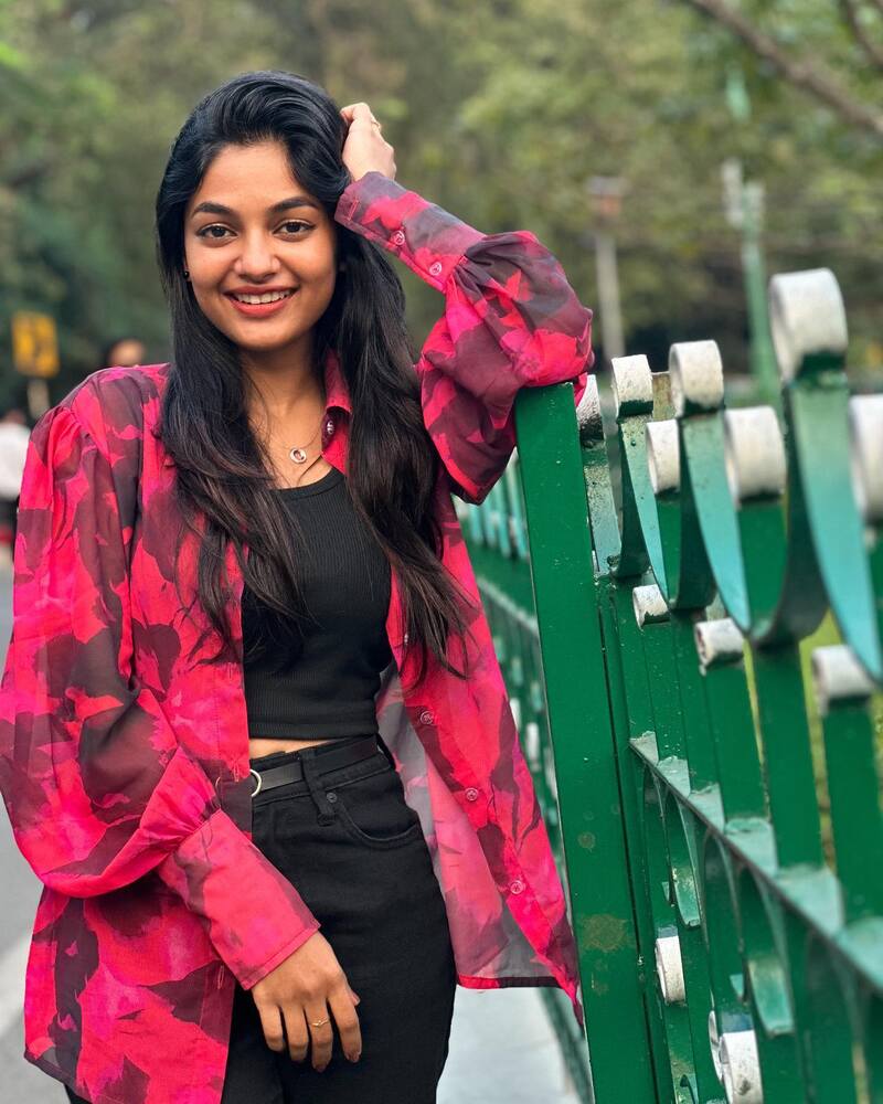 Ivana love toda fame new vedio with saree