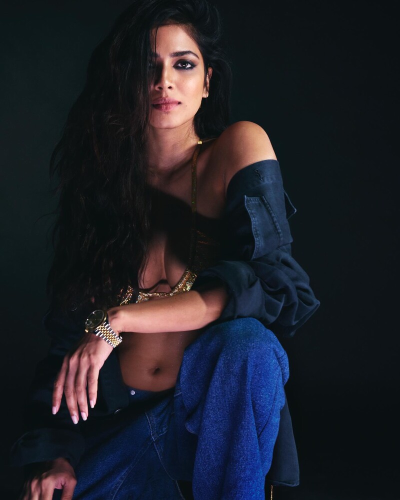 Malavika mohanan recent photoshoot blue dress