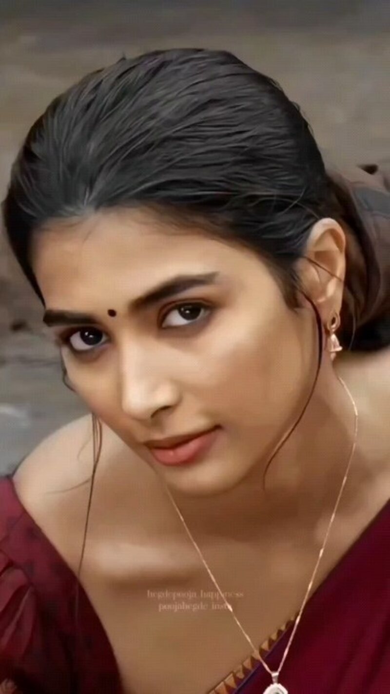 Pooja hegde new vedio in bed room got viral instagram