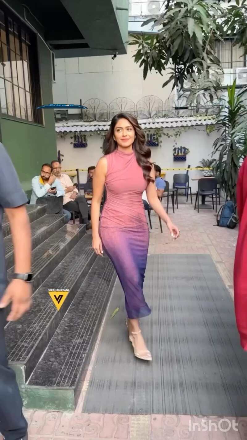 Mrunal thakur walking on street new vedio viral