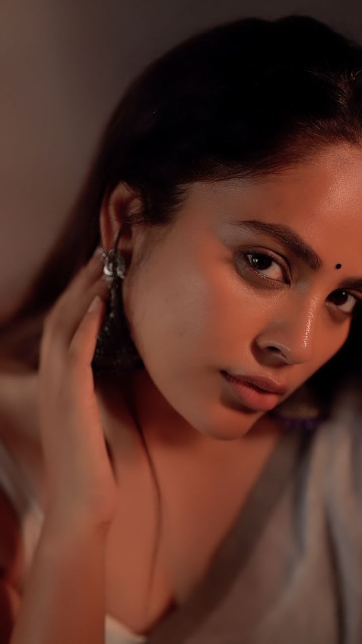 Nandita swethaa new vedio inner dress