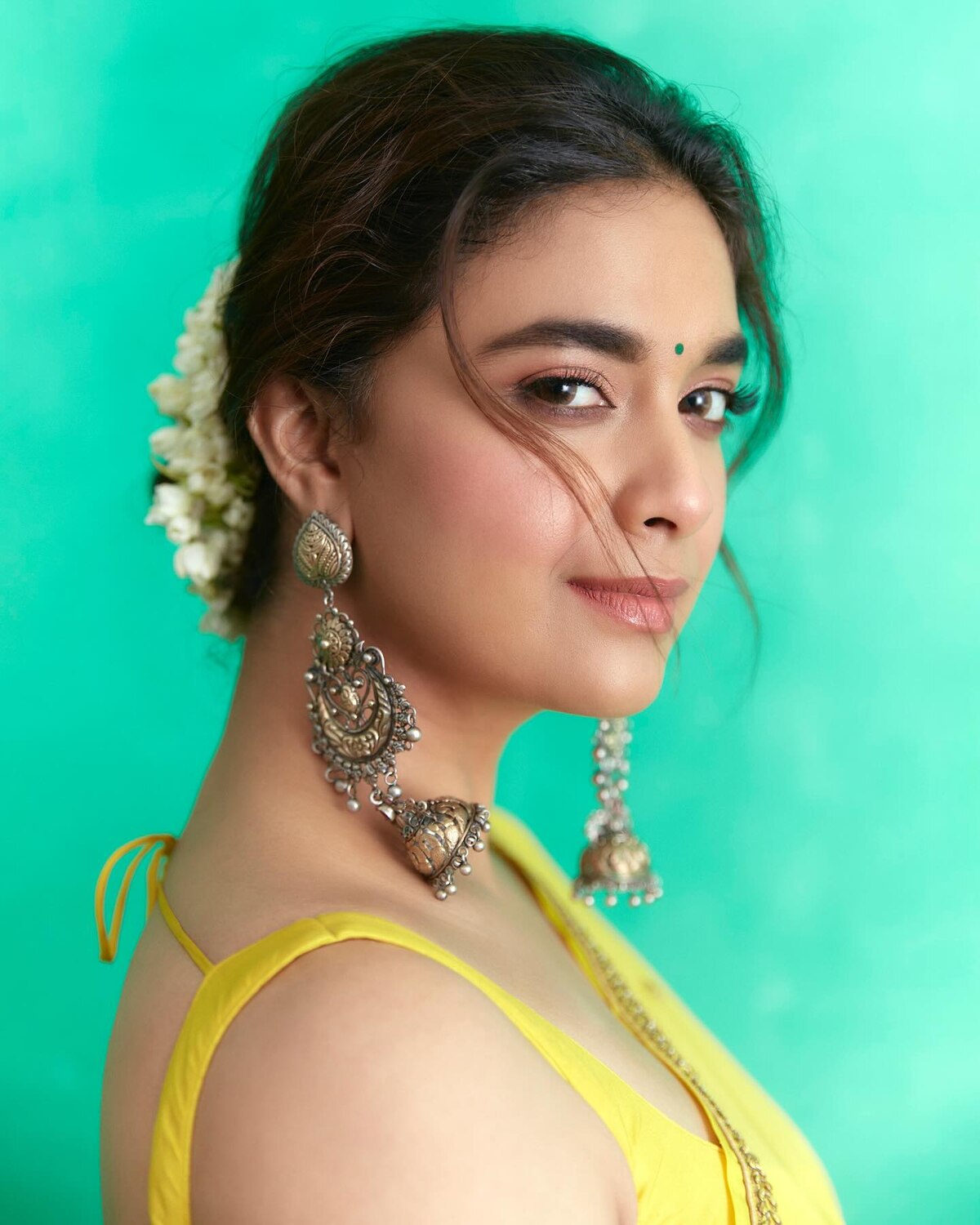 Keerthy suresh on stage saree vedio viral