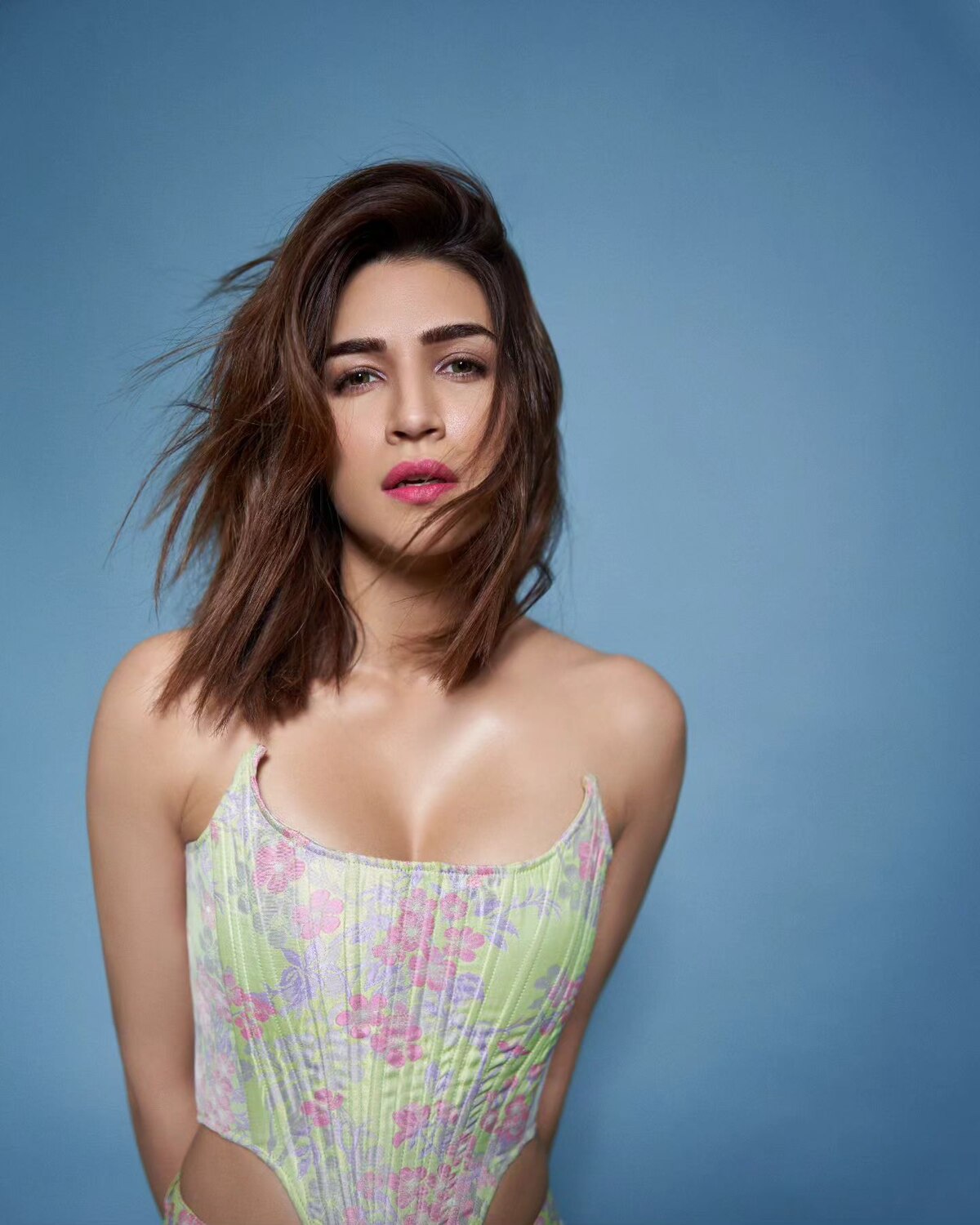 Kriti sanon dance at show vedio