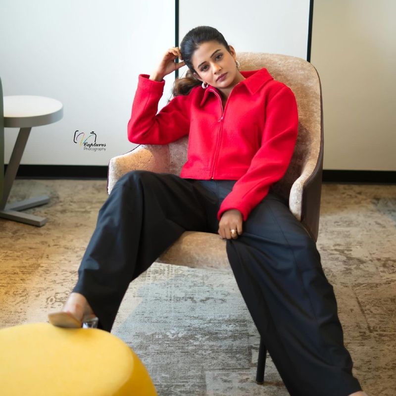 Priyamani latets clicks viral