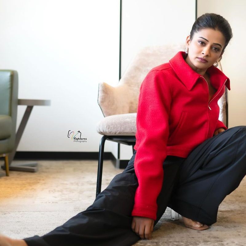 Priyamani latets clicks viral