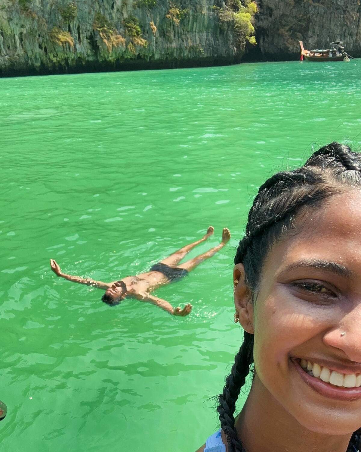 Keerthi pandian went beach clicks in bikkini so hot