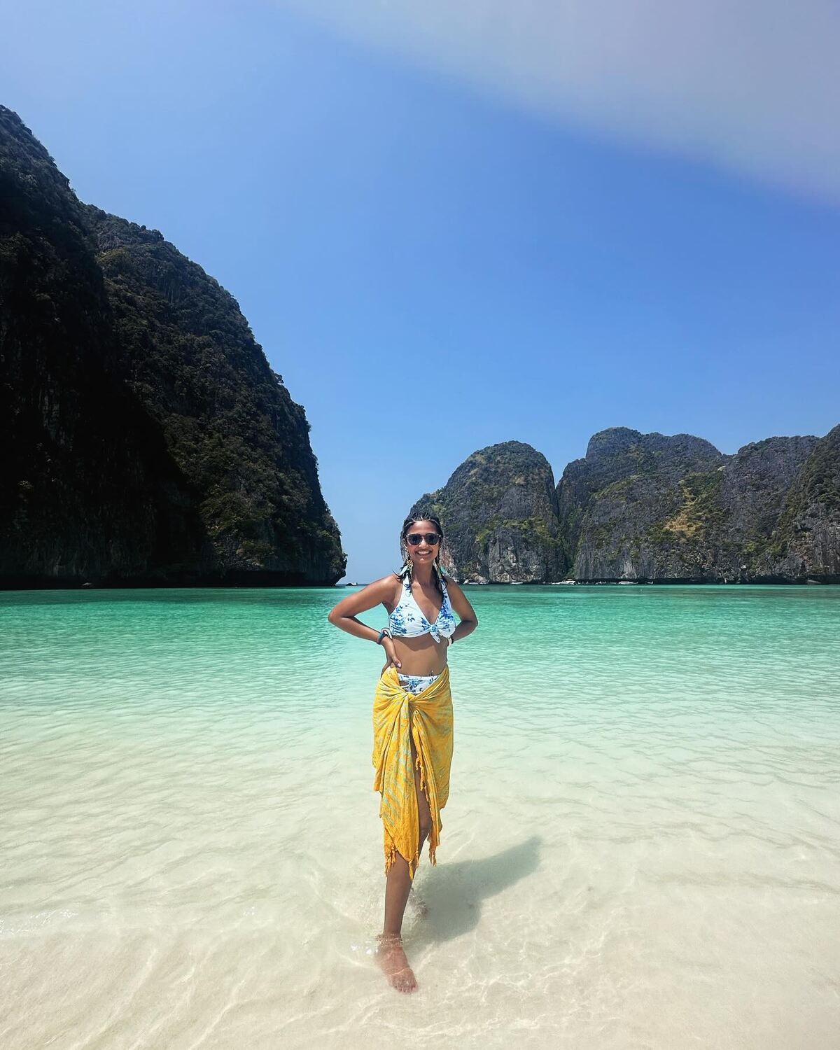 Keerthi pandian went beach clicks in bikkini so hot