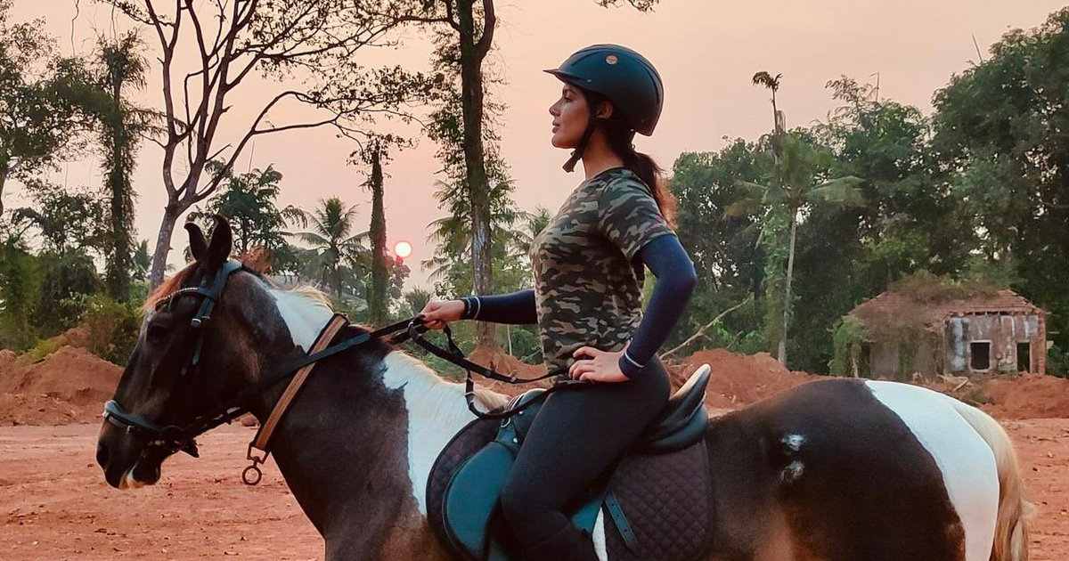 Dhanush heroine latest clicks