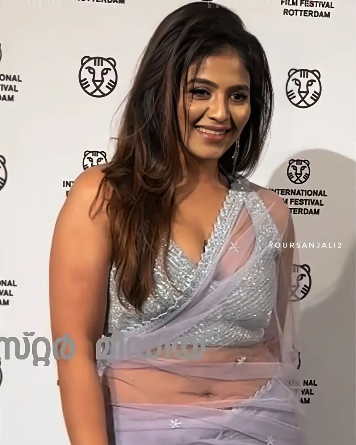 Anjali actress in fil festival in saree vedio