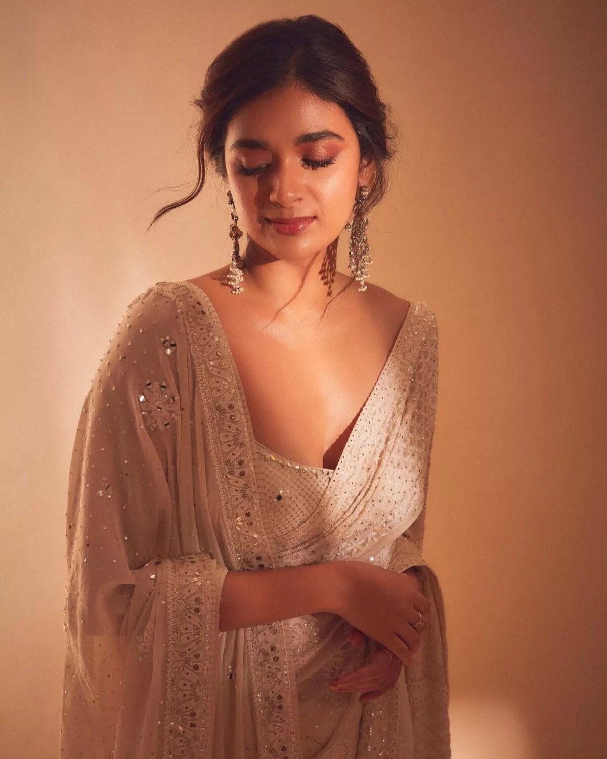 Keerthy suresh in saree clicks viral