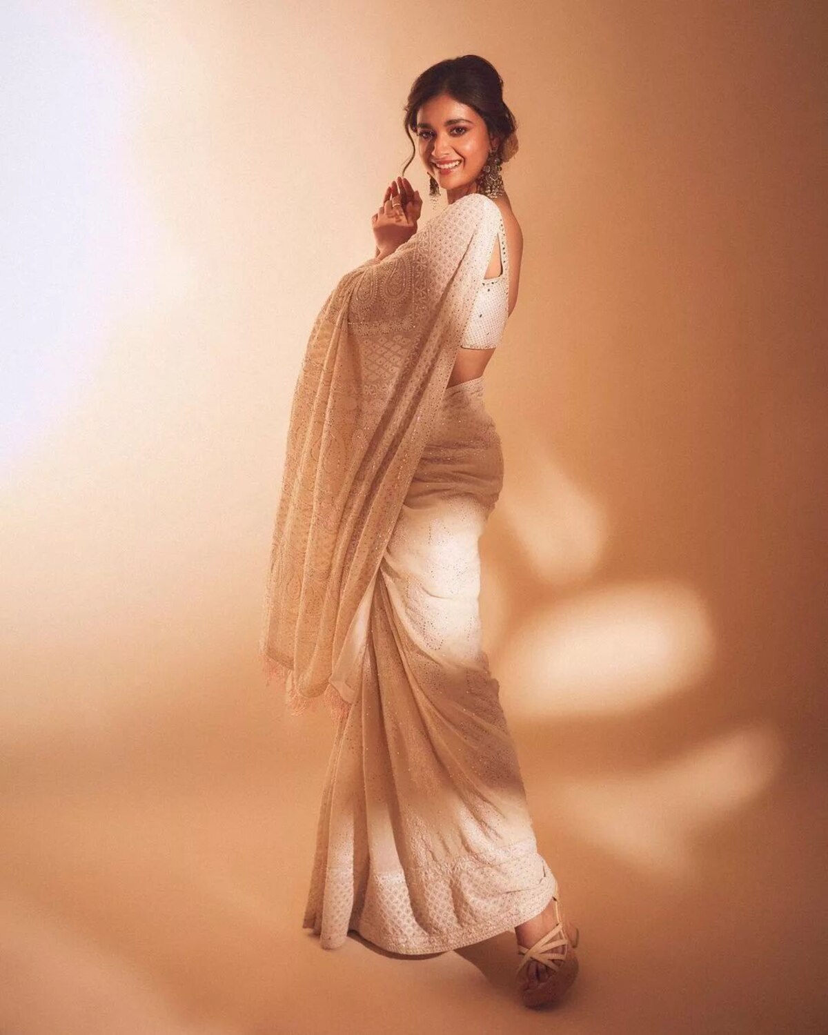 Keerthy suresh in saree clicks viral