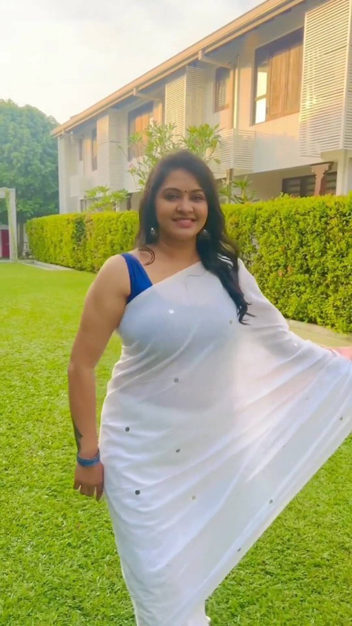 Rachitha mahalakshmi in white saree vedio