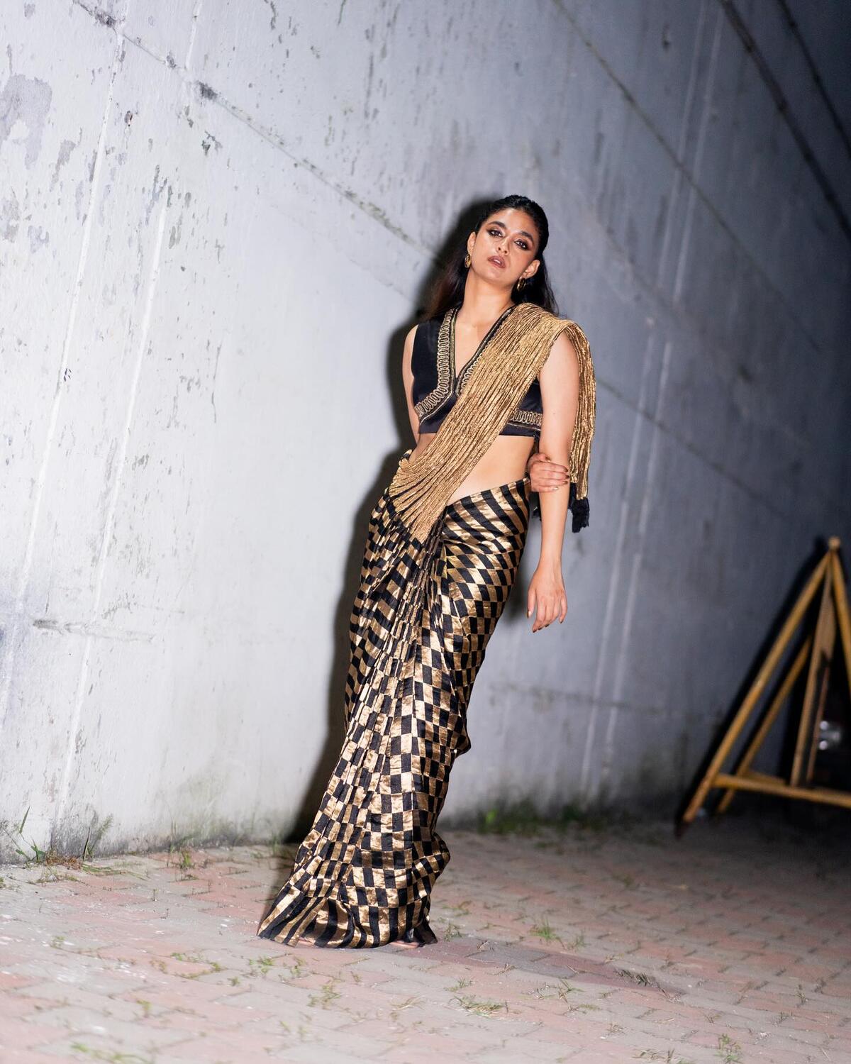 Keerthy suresh in siren movie black saree