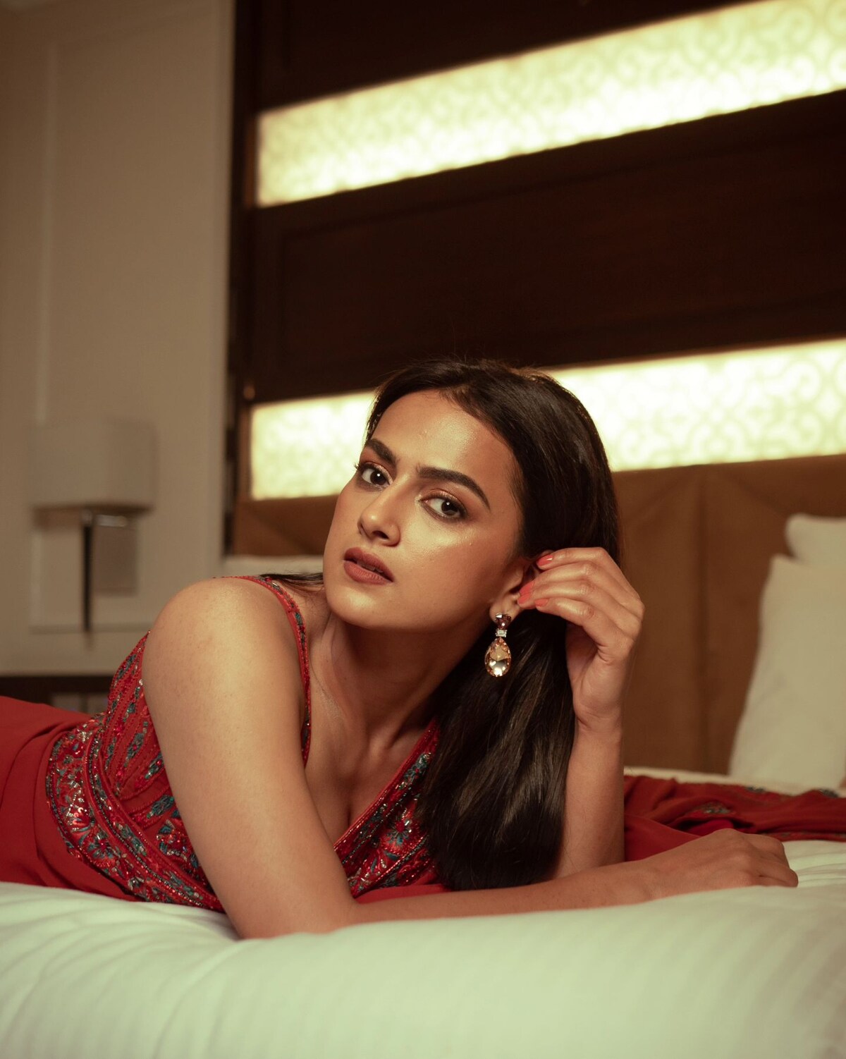 Shraddha srinath in bed photo clicks