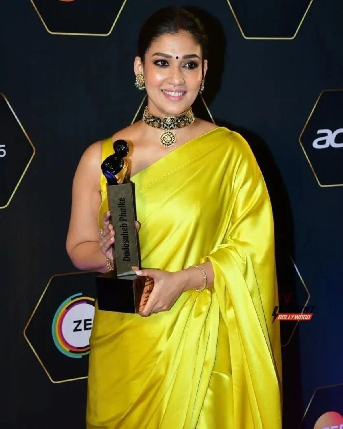 Nayanthara saree in fuction yellow photo