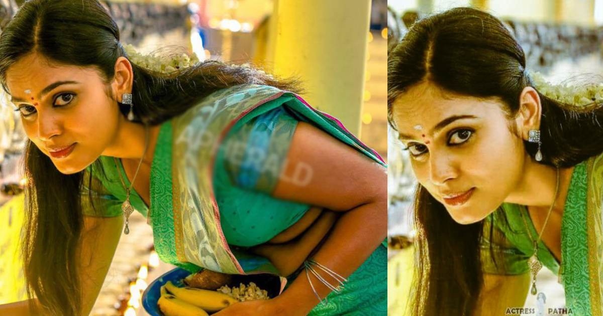 Nandita swethaa in bathroom clicks mirror