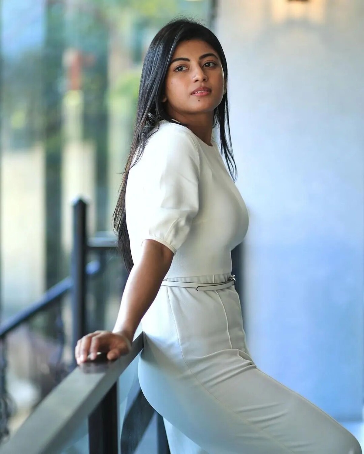 Anandhi kayal in ehite shirt clicks