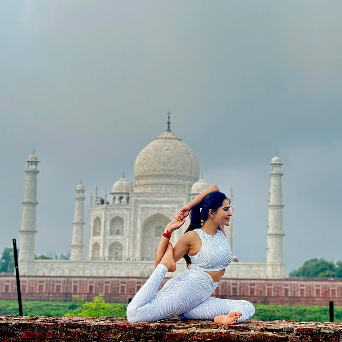 Athulya ravi new tajmahal click viral