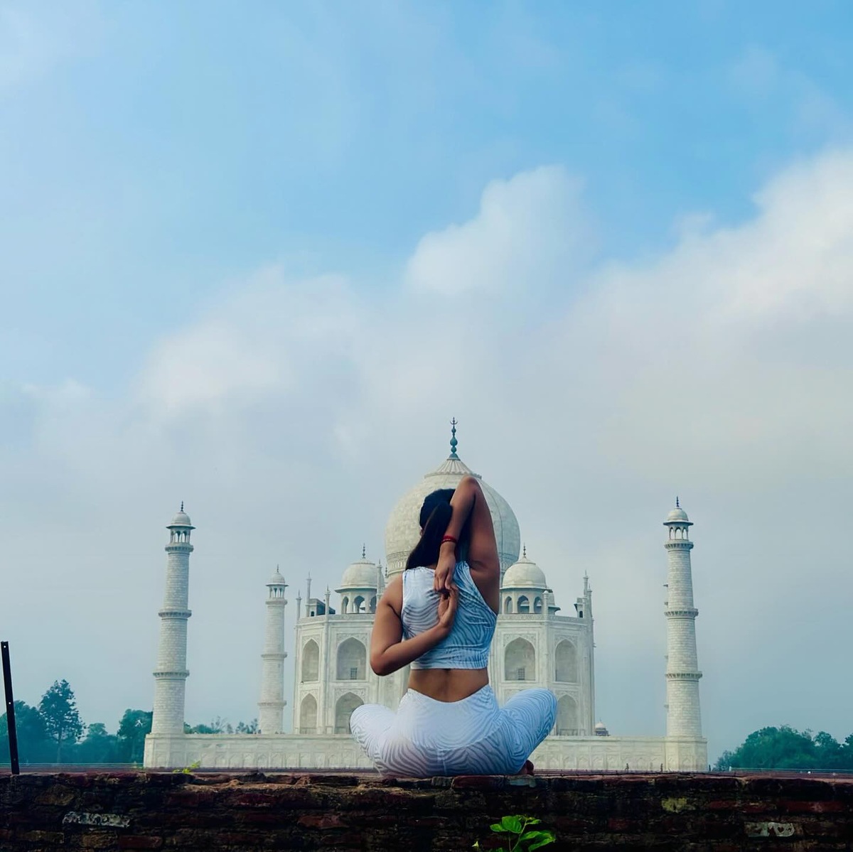 Athulya ravi new tajmahal click viral