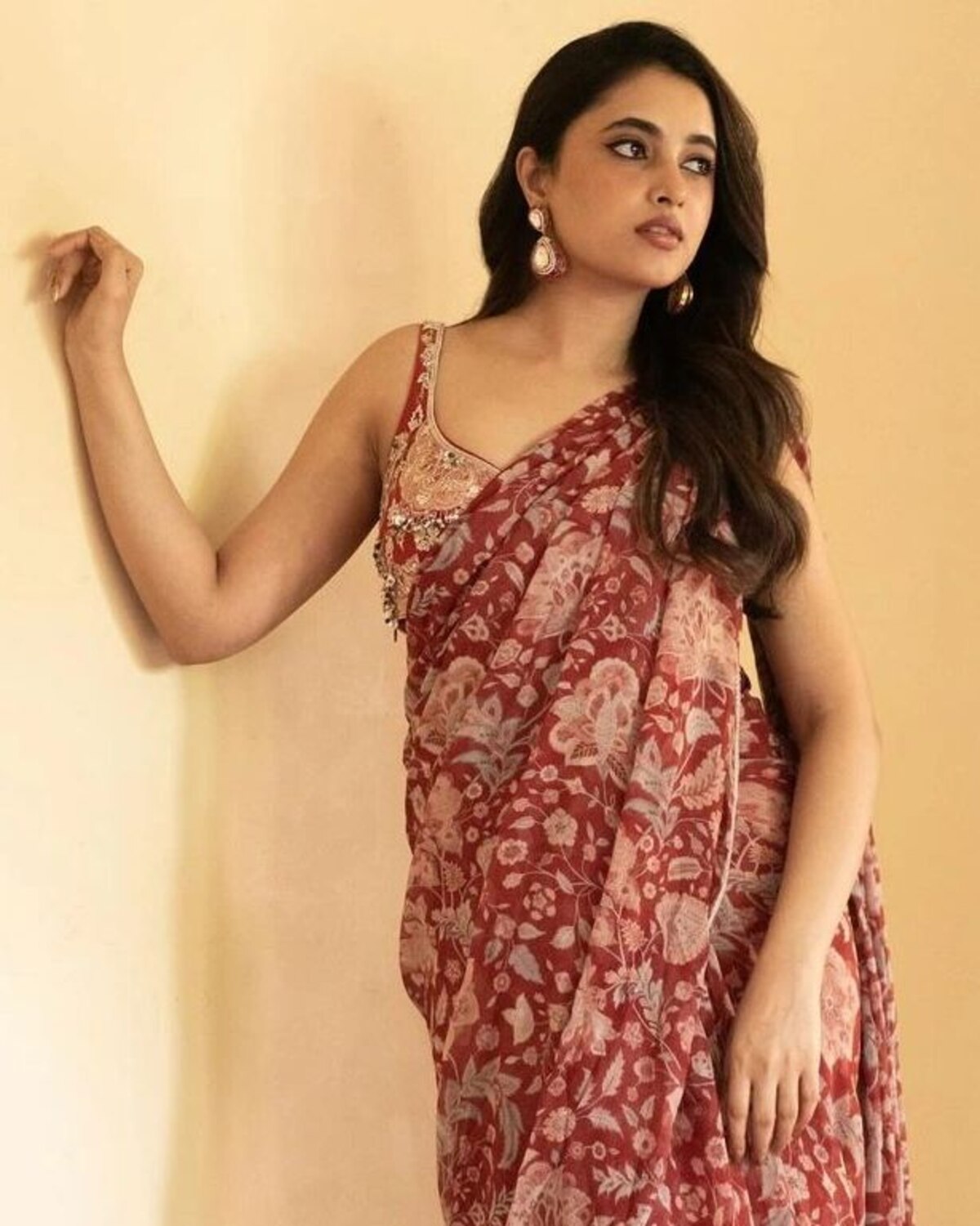 Priyanka mohan in saree clicks viral