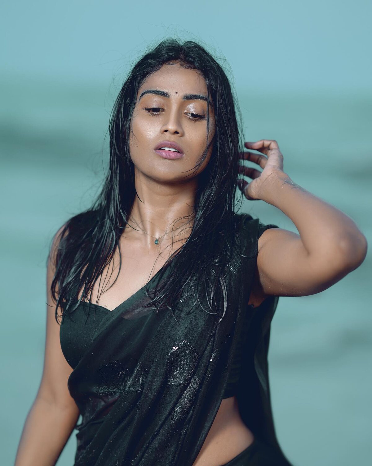 Poornima ravi in saree hot clicks