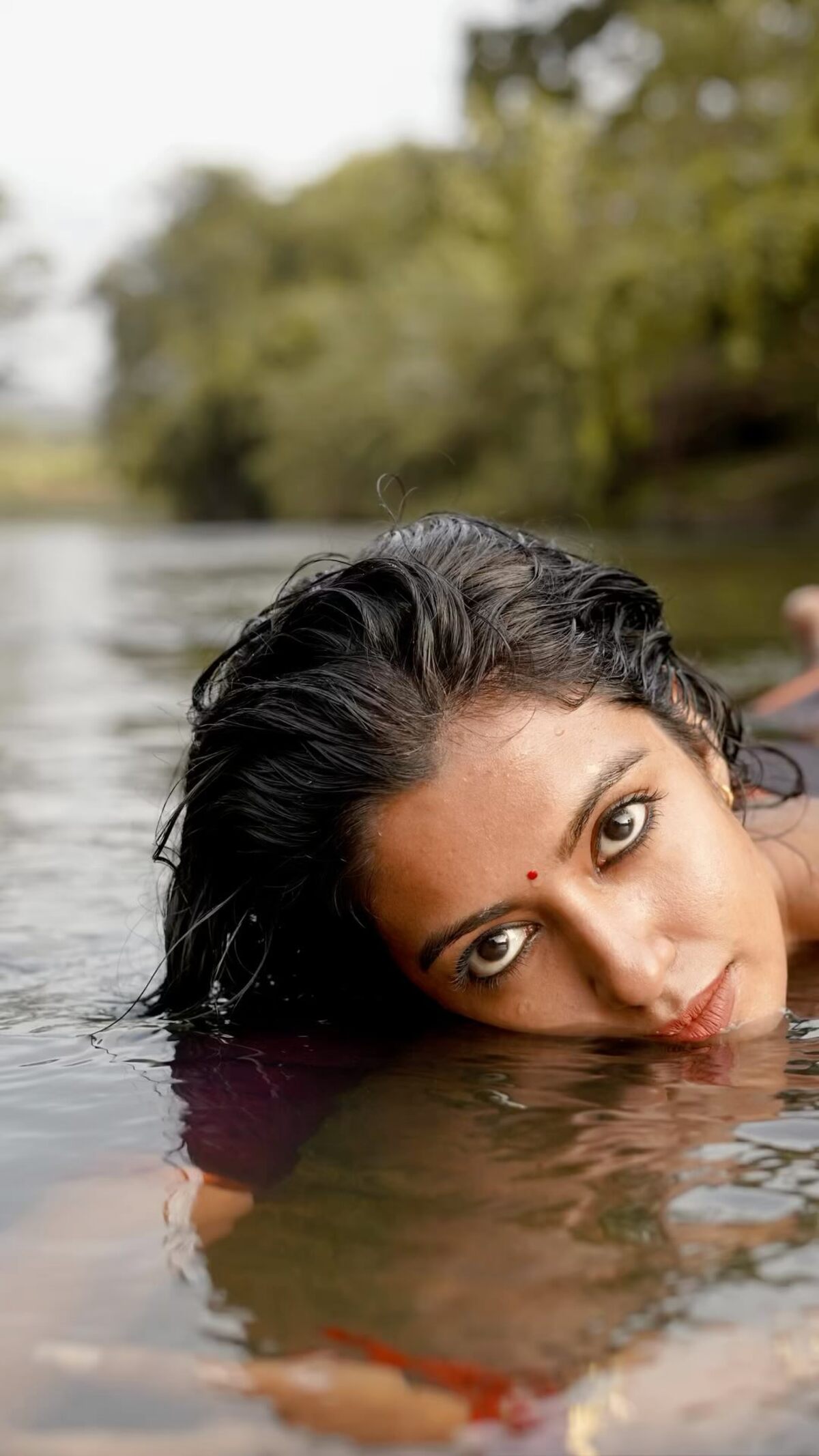 Roshni haripriyan in saree photo viral