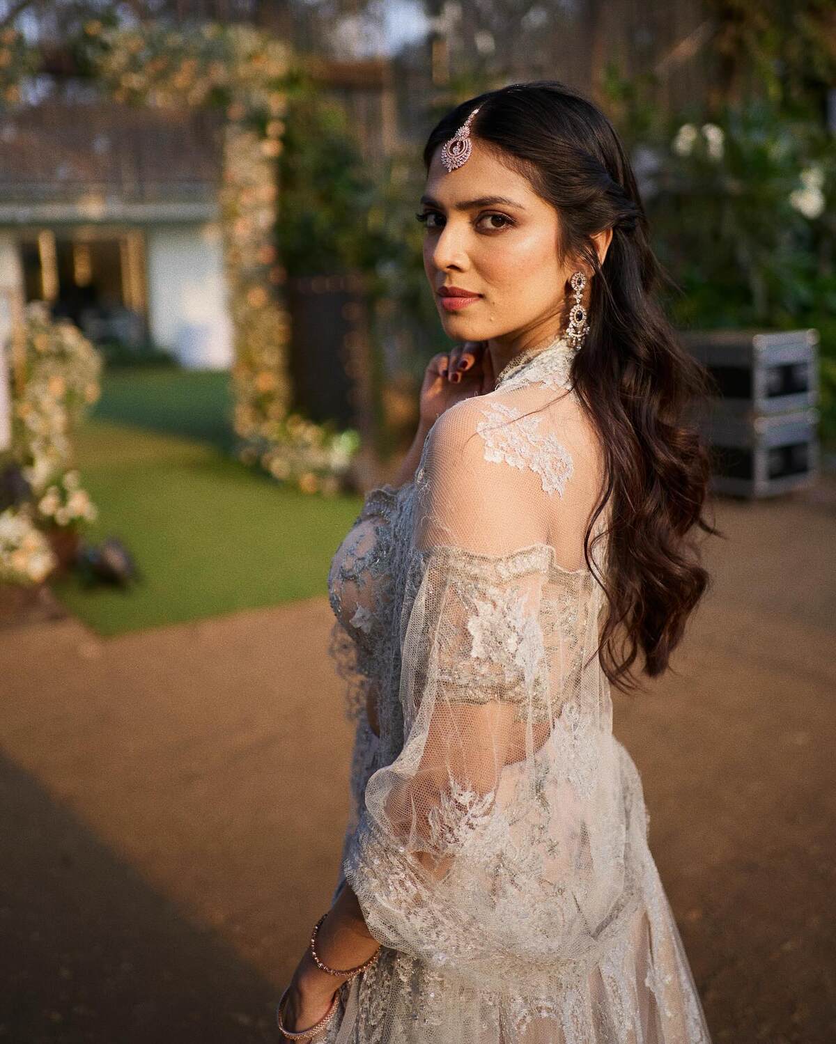 Malavika mohanan in hot saree wedding