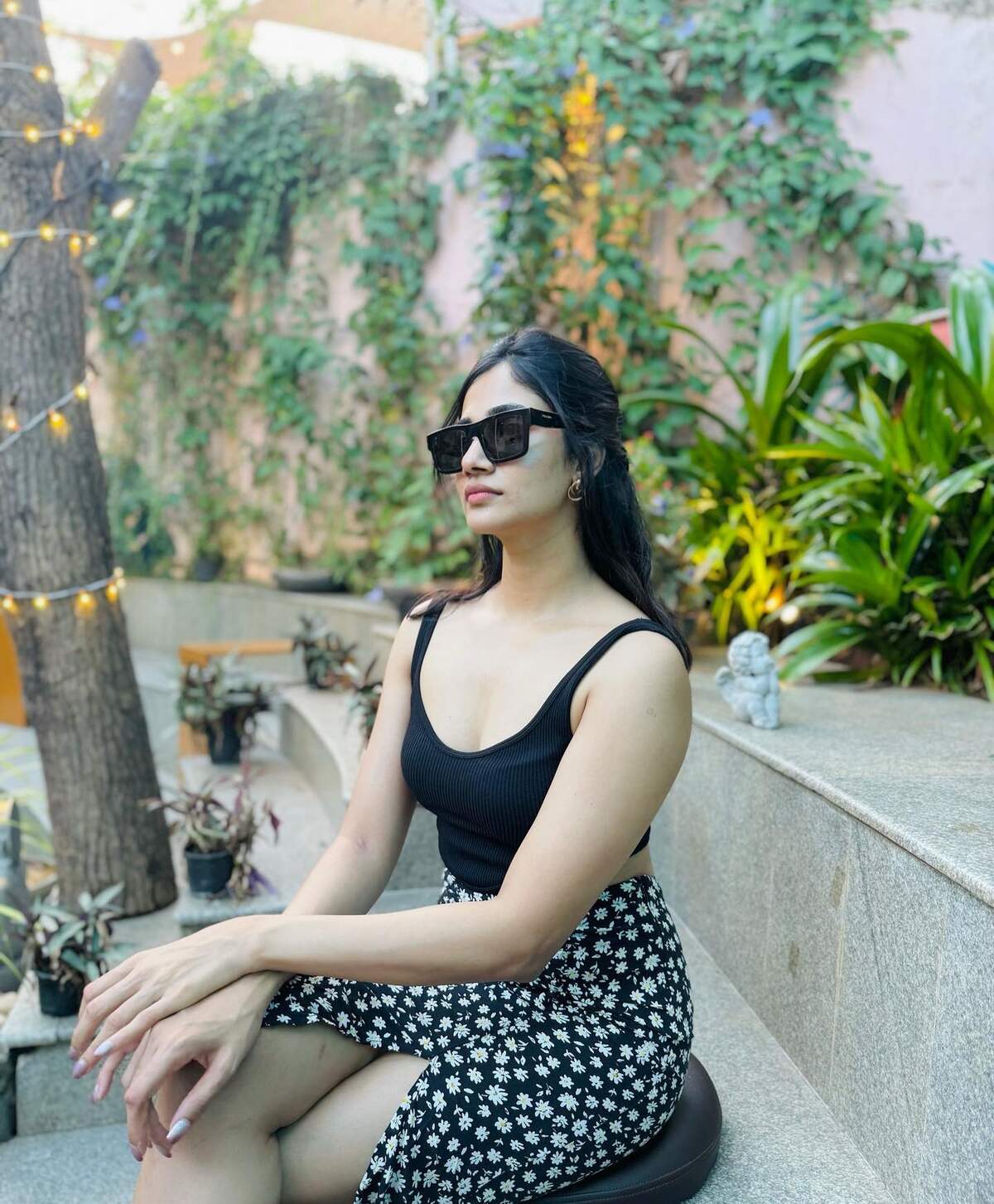 Losliya mariya in black dress hot