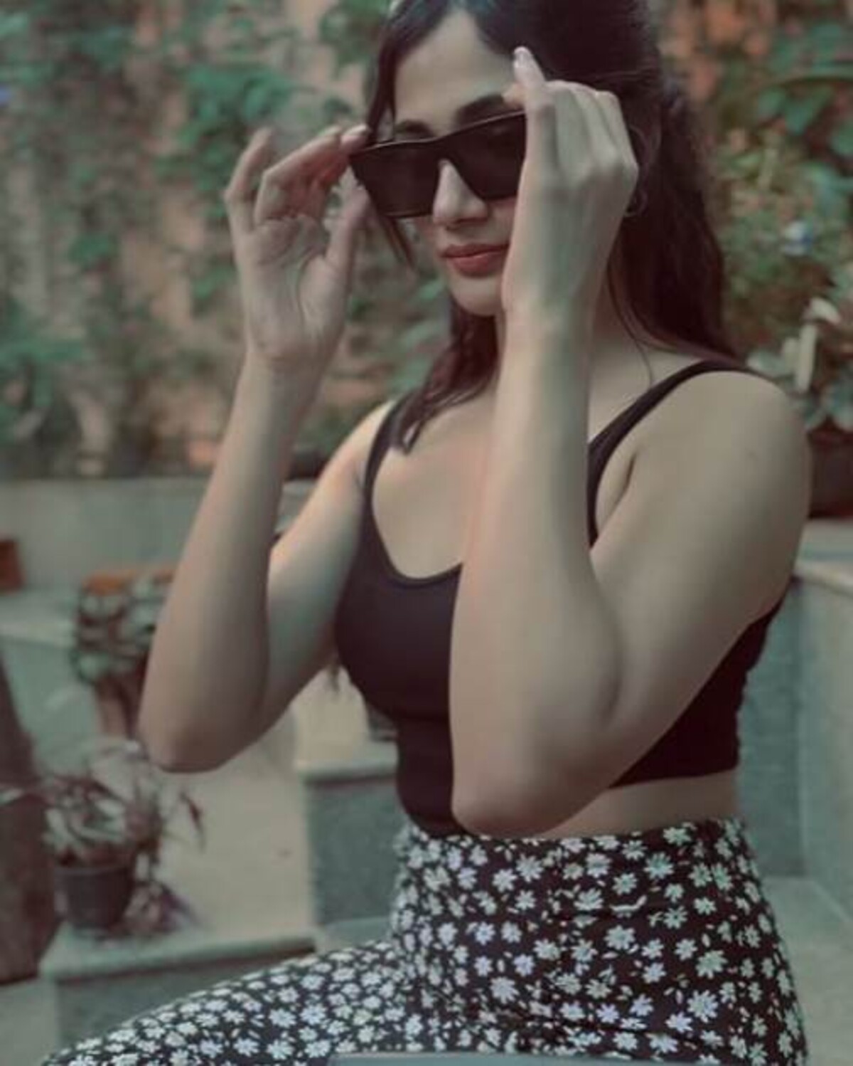 Losliya mariya in black dress hot