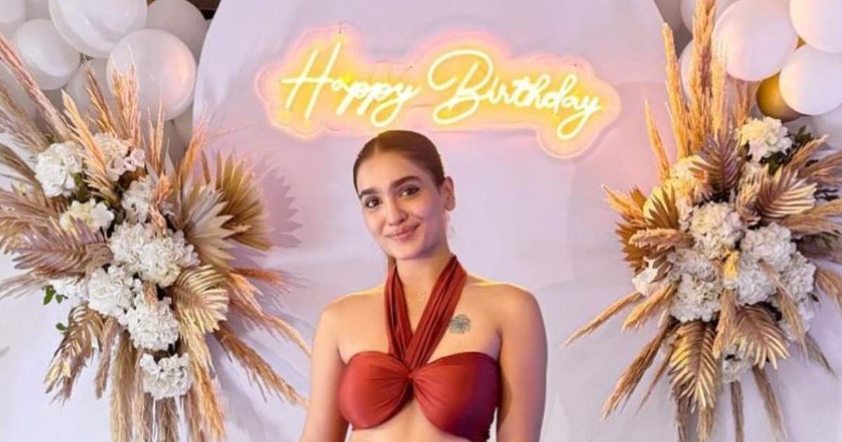 Saniya latest clicks viral