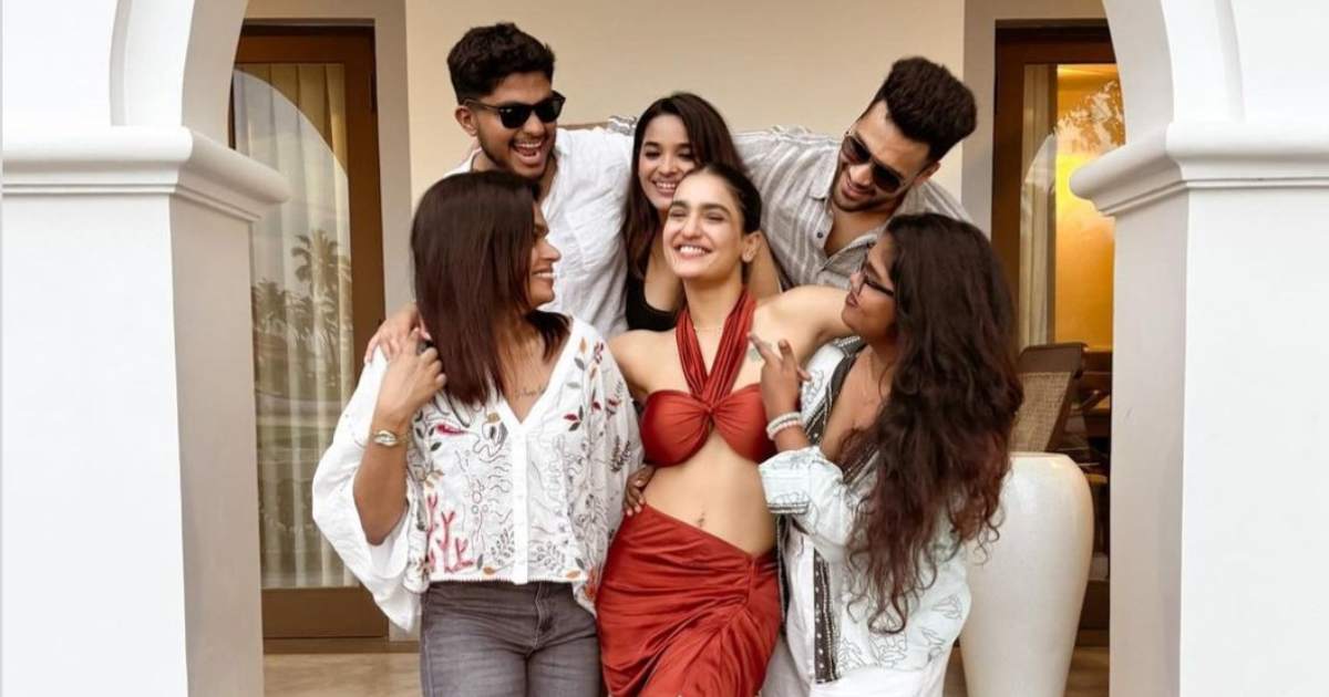 Saniya latest clicks viral